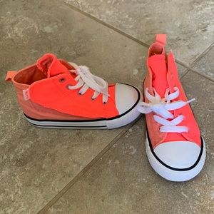 Converse girls size 9
